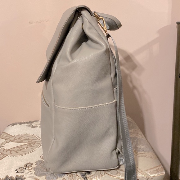 Hot Mom Baby Bag. Stylish and convenient!! - Picture 2 of 6